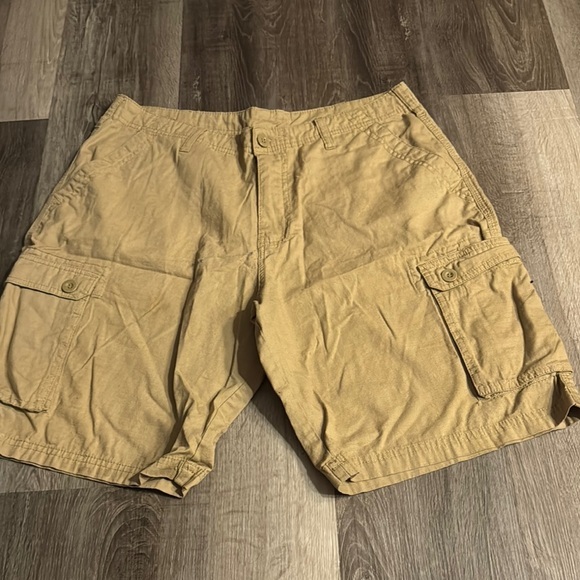 Highland Dunes Other - Men's Tan Cargo Shorts Highland sz 34